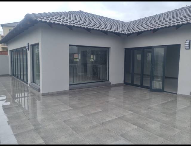 4 BEDROOM HOUSE FOR SALE IN XANADU ECO PARK